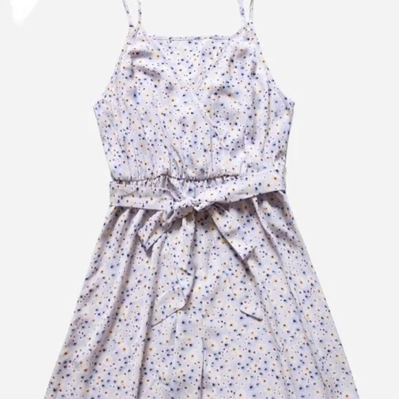 Plus size ditsy floral romper - Picture 3 of 9